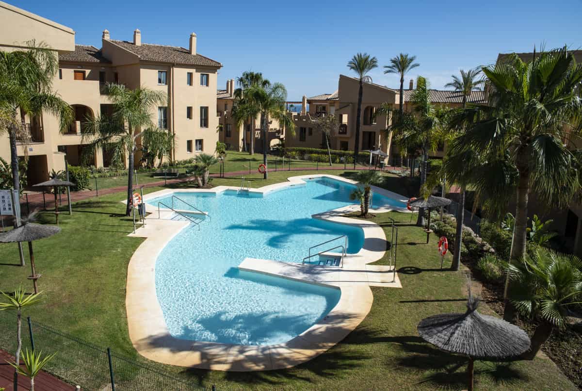 Condominium in Benahavis, Andalusia 11049610