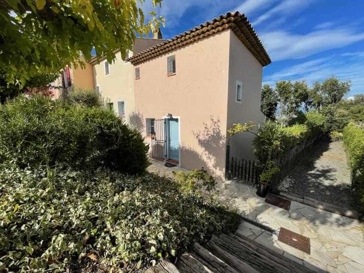 casa en Roquebrune-sur-Argens, Provenza-Alpes-Costa Azul 11049988