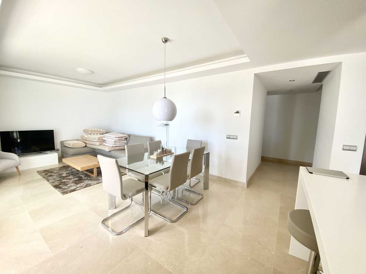 Condominium in Estepona, Andalusia 11050105