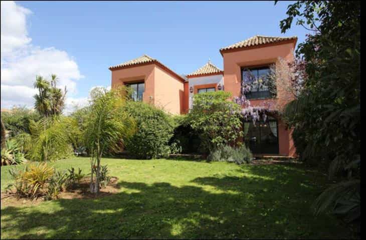 House in San Pedro de Alcantara, Andalusia 11050132