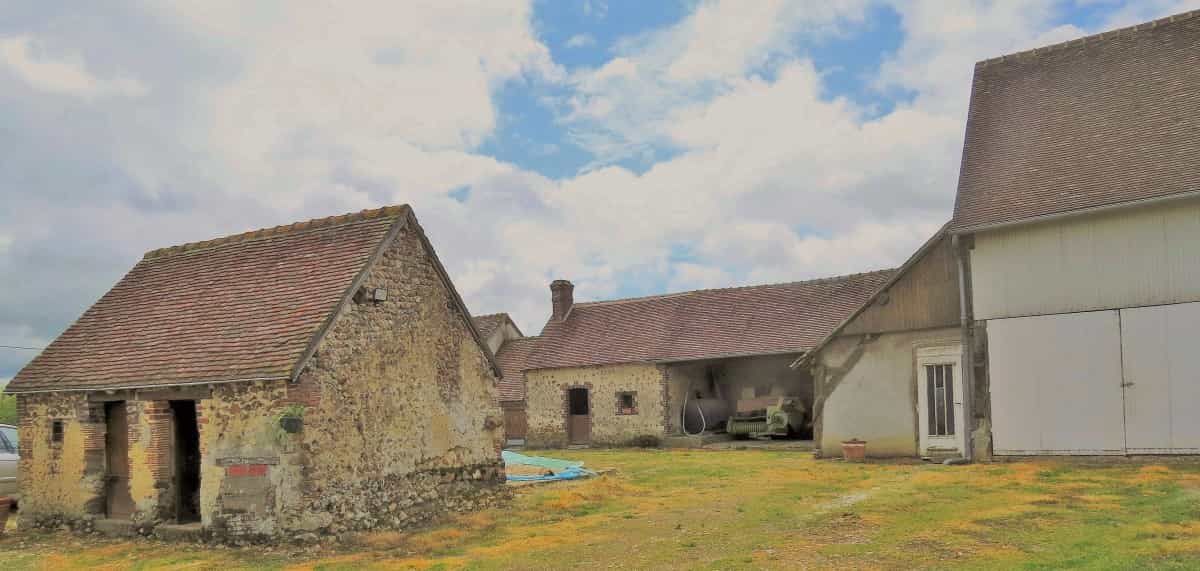 House in , Centre-Val de Loire 11050426