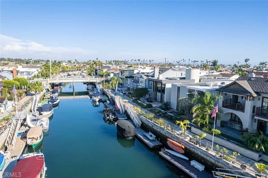 Condominium in Long Beach, California 11050562