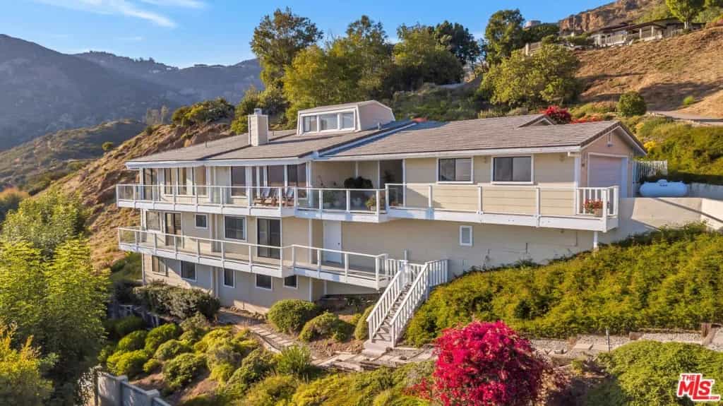 House in Malibu Beach, California 11050578