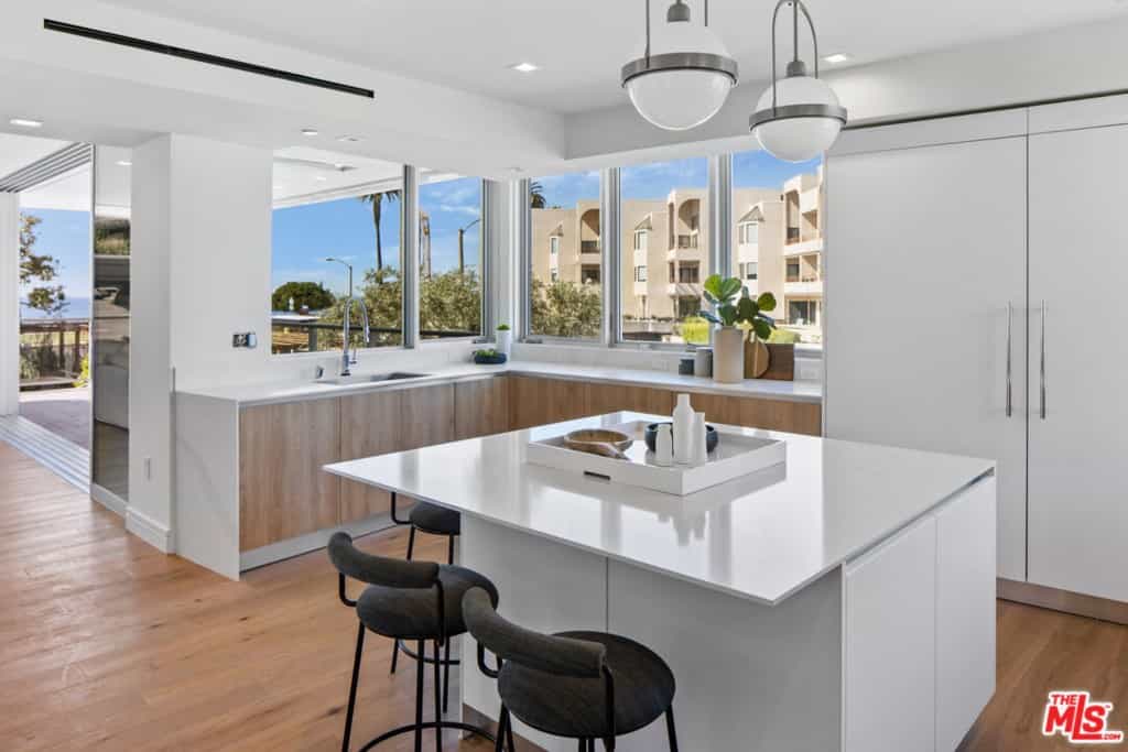 Condominium in Santa Monica, California 11050675