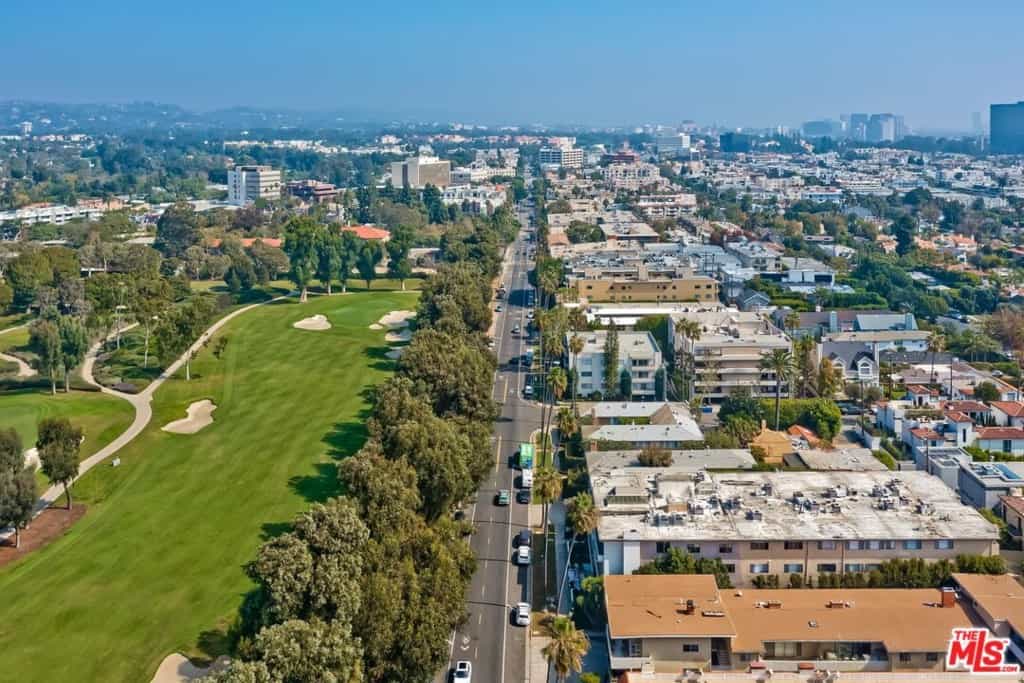 Condominium in Los Angeles, California 11050680