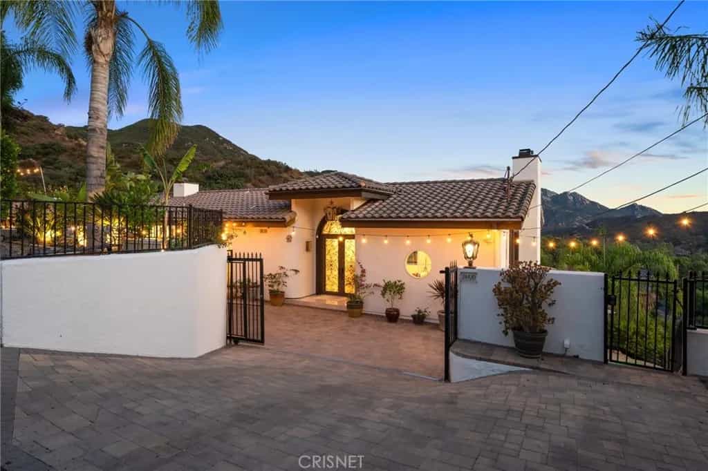 House in Calabasas, California 11050685