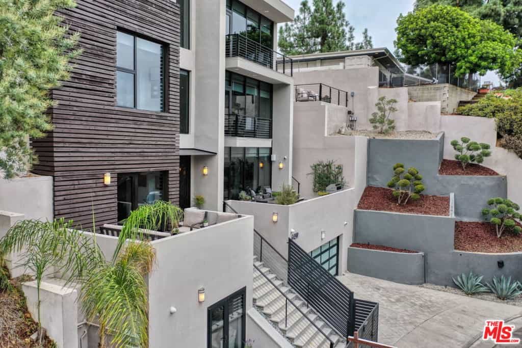 Condominium in Universal City, California 11050711
