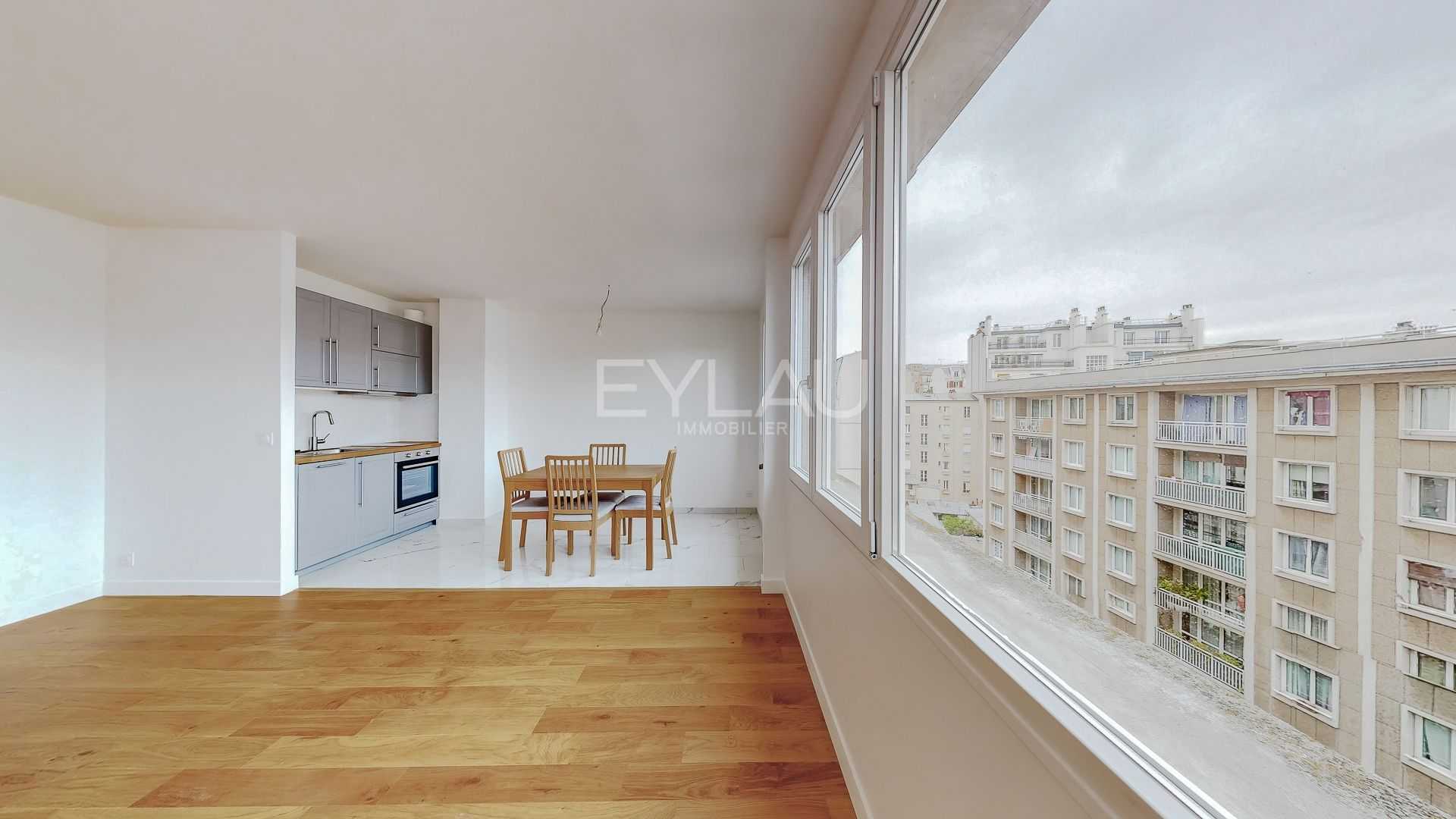 Condominium in Paris, Île-de-France 11050717