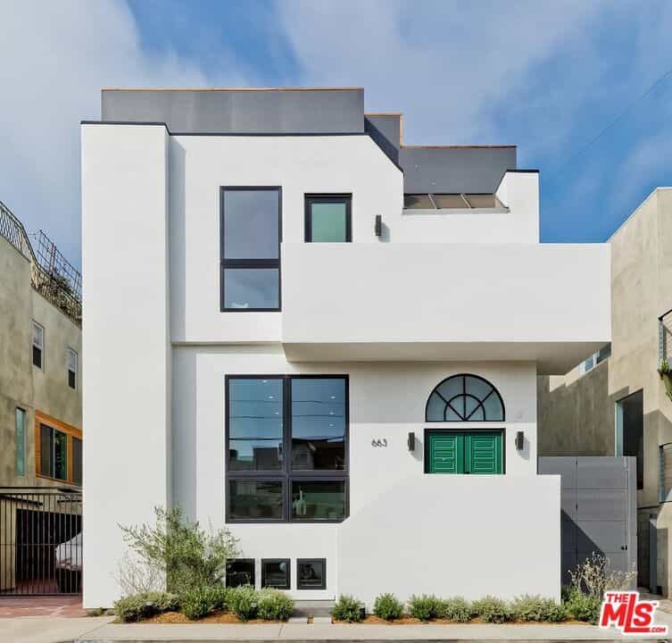 Condominium in Los Angeles, California 11050780
