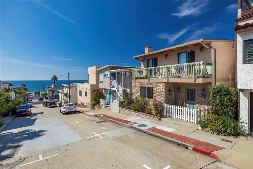 Dom w Hermosa Beach, California 11050788