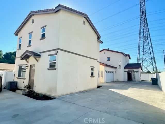 Condominium in Bellflower, California 11050799