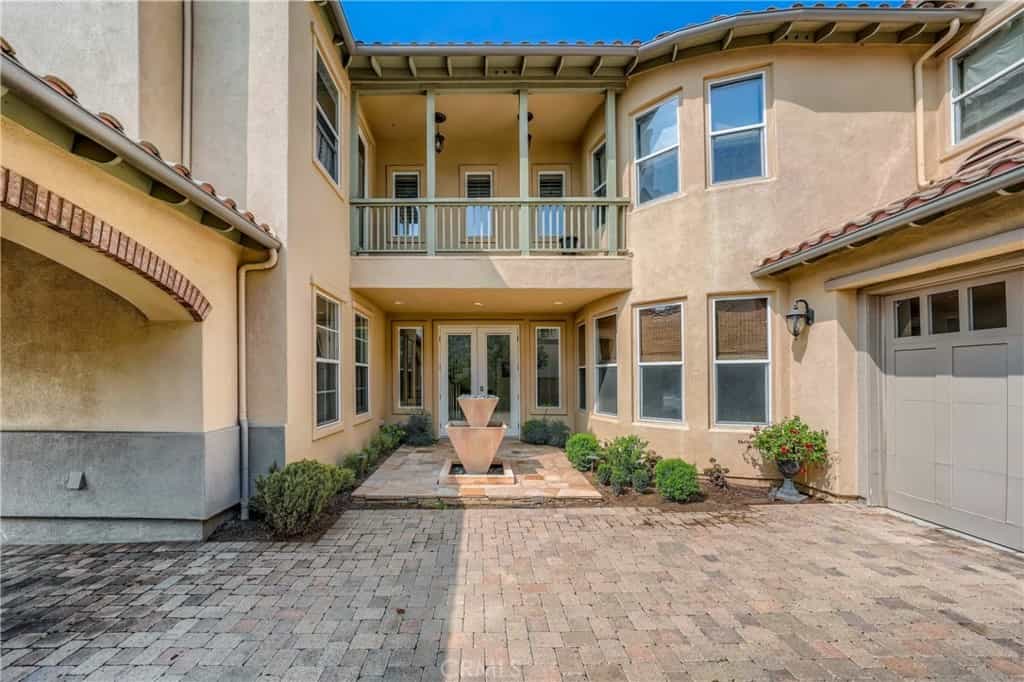 House in Huntington Beach, California 11050802