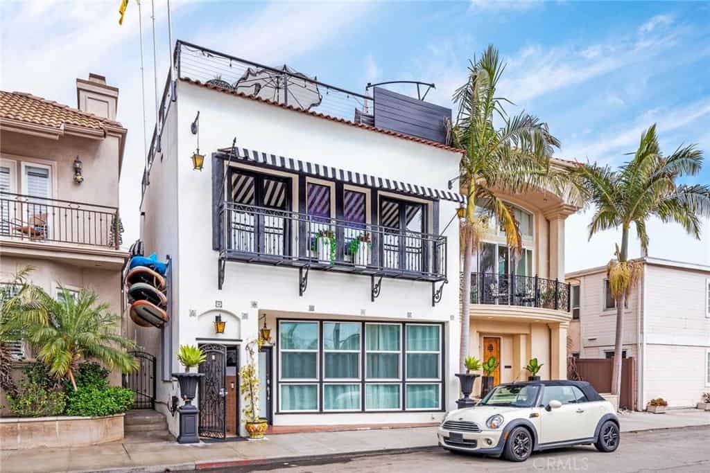 Condominium in Long Beach, California 11050875