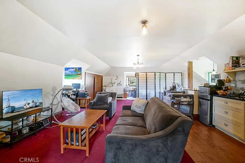 Condominium in Whittier, California 11051118