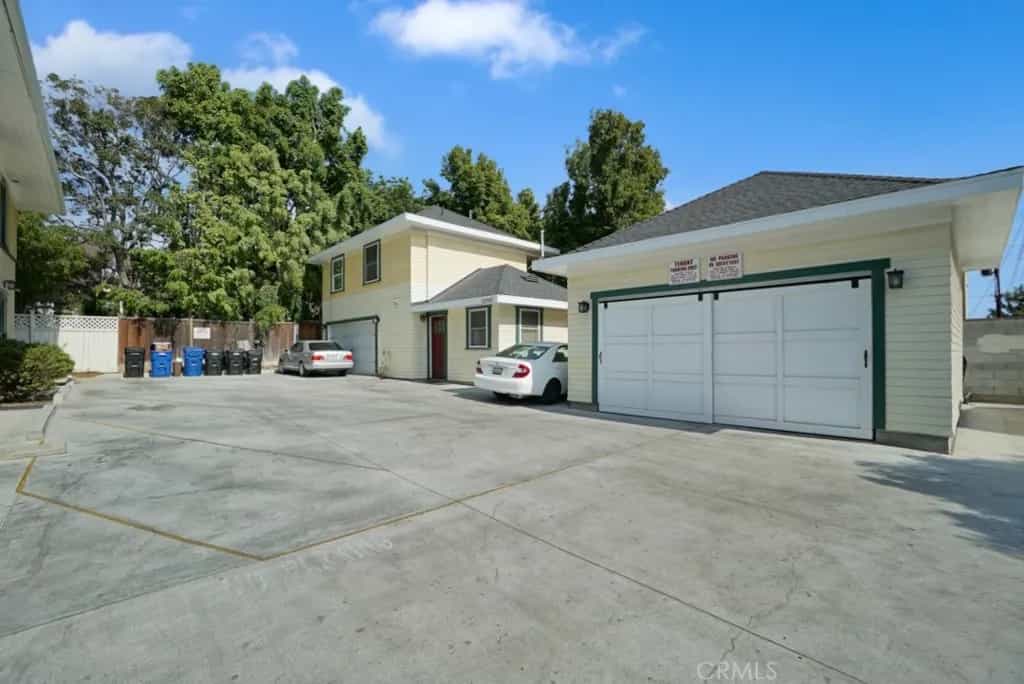 Condominium in Whittier, California 11051118