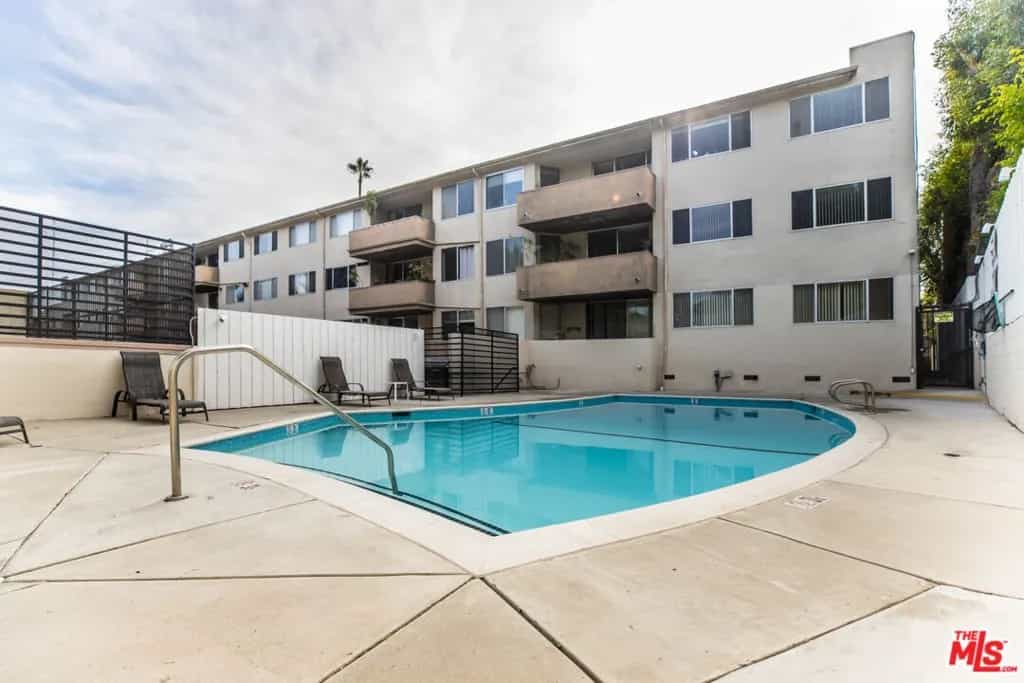 Condominium in Los Angeles, California 11051228