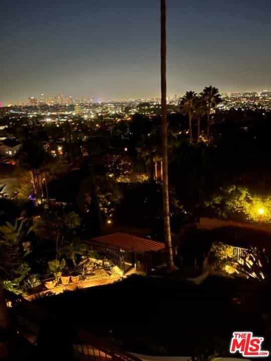 Condominium in Los Angeles, California 11051279