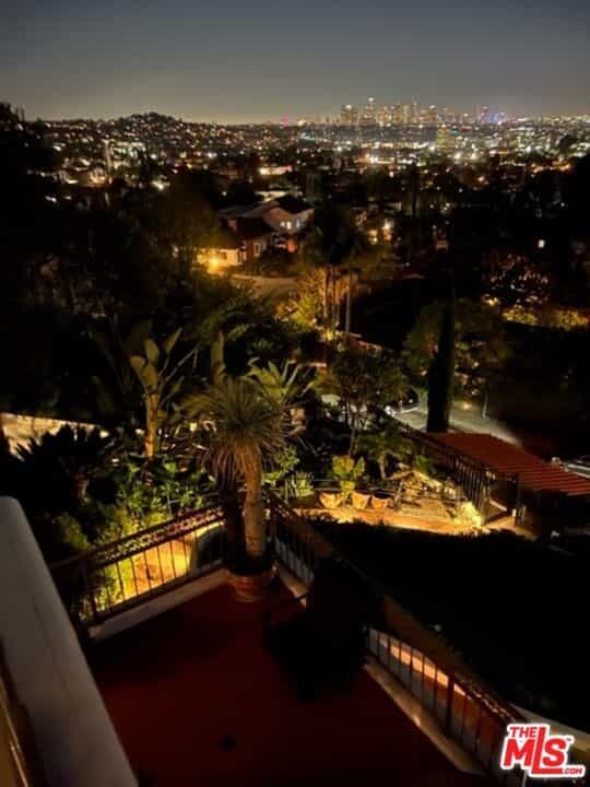 Condominium in Los Angeles, California 11051279