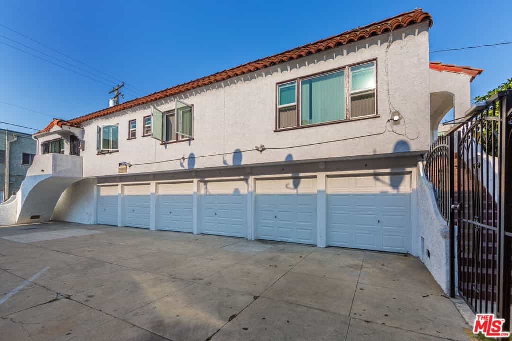 Condominium in Long Beach, California 11051429