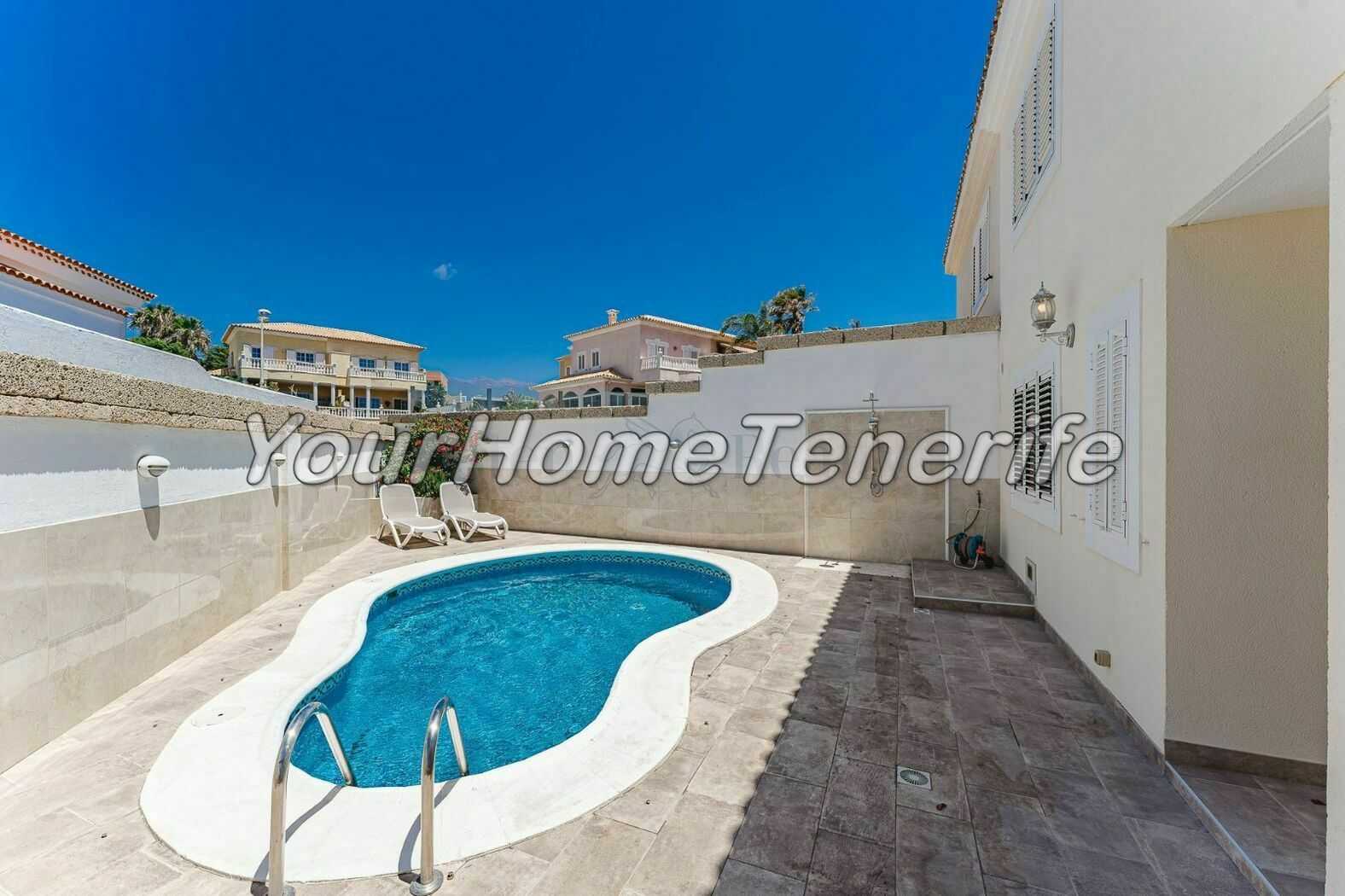 House in El Medano, Canary Islands 11051574