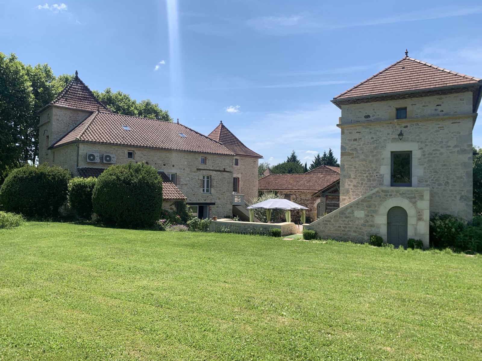 Hus i Prayssac, Occitanie 11051705