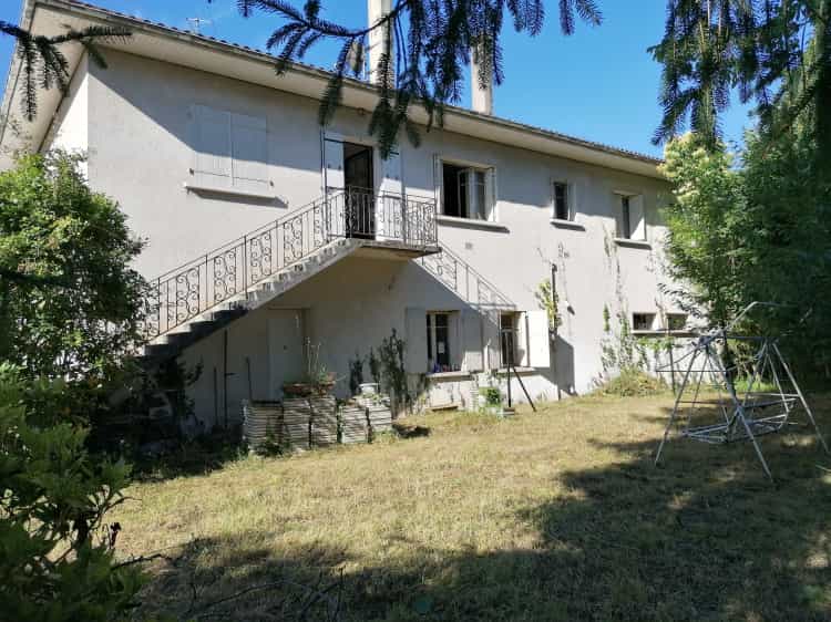 Condominium in Fumel, Nouvelle-Aquitaine 11051846
