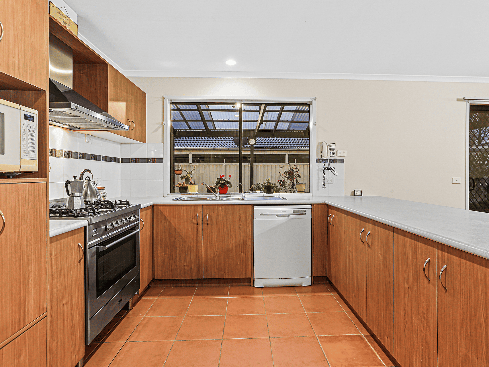 House in Cranbourne East, Victoria 11053302