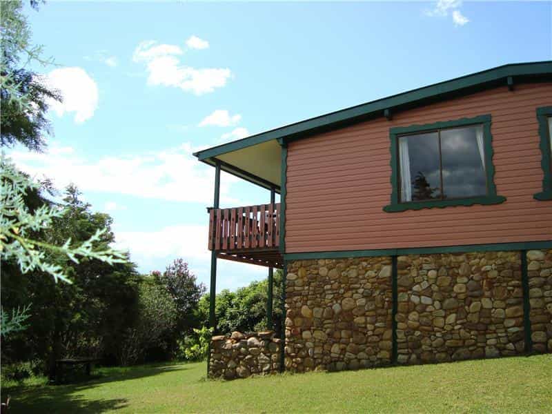 Rumah di Blackbutt, Queensland 11053542