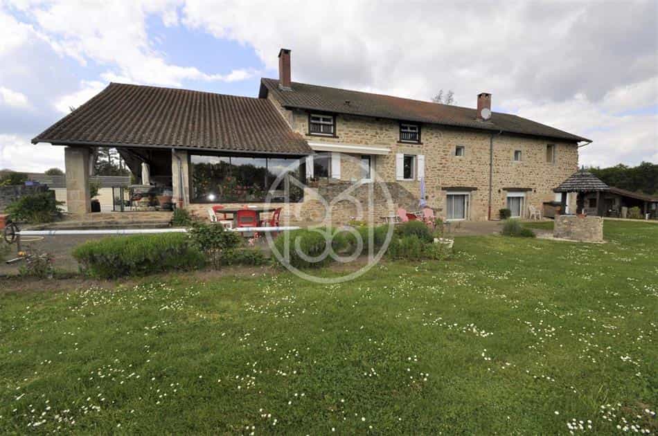 Huis in Saint-Leonard-de-Noblat, Nouvelle-Aquitaine 11053677