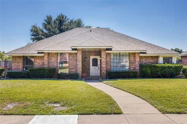 House in Duncanville, Texas 11054389