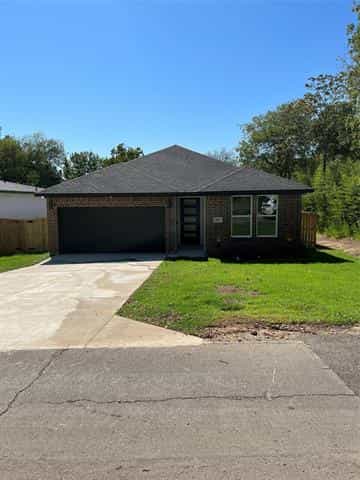 House in Fruitdale, Texas 11054399