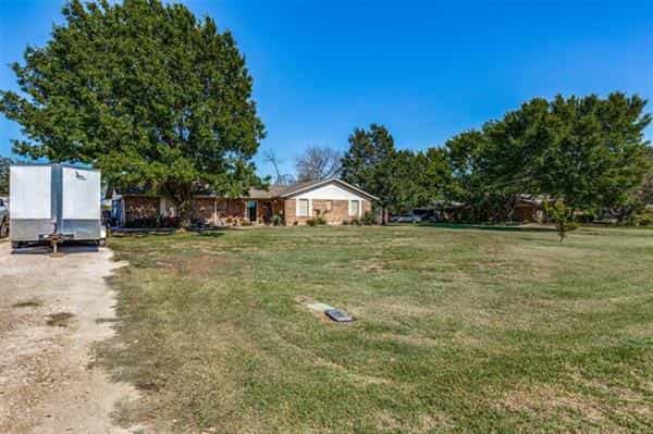 House in Crowley, Texas 11054412