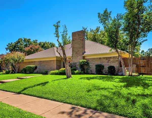 بيت في Carrollton, Texas 11054494