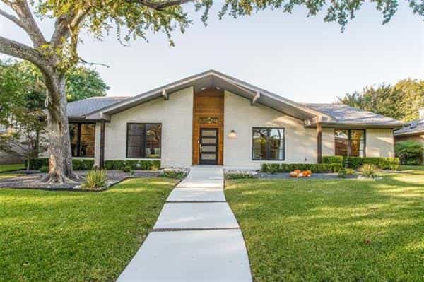 House in Farmers Branch, Texas 11054695
