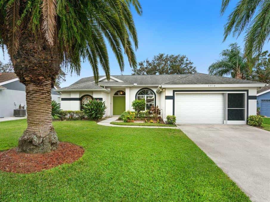 House in Elwood Park, Florida 11054796