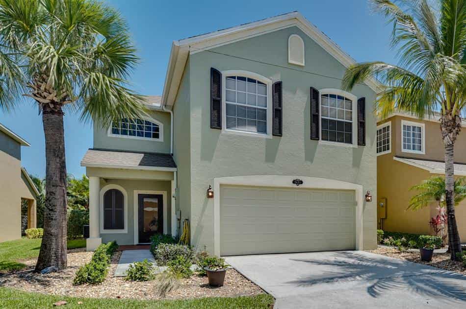 House in Canova Beach, Florida 11054835