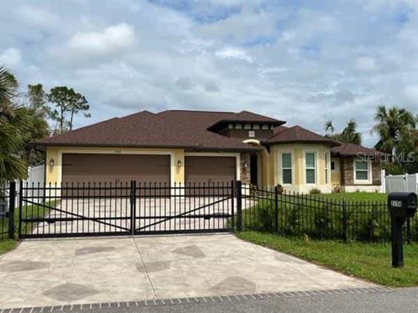 بيت في North Port, Florida 11054855