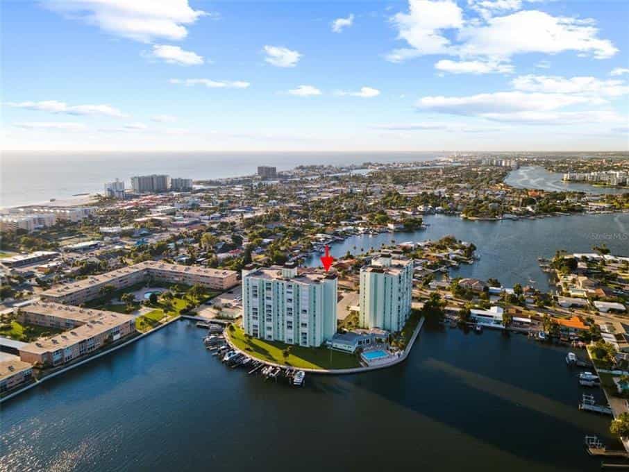 Condominium in St. Pete Beach, Florida 11054882
