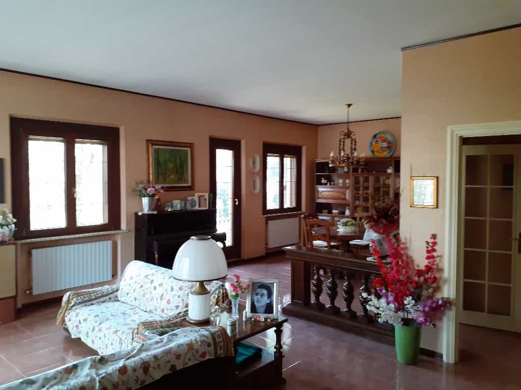 Talo sisään Ancona, Marche 11055690