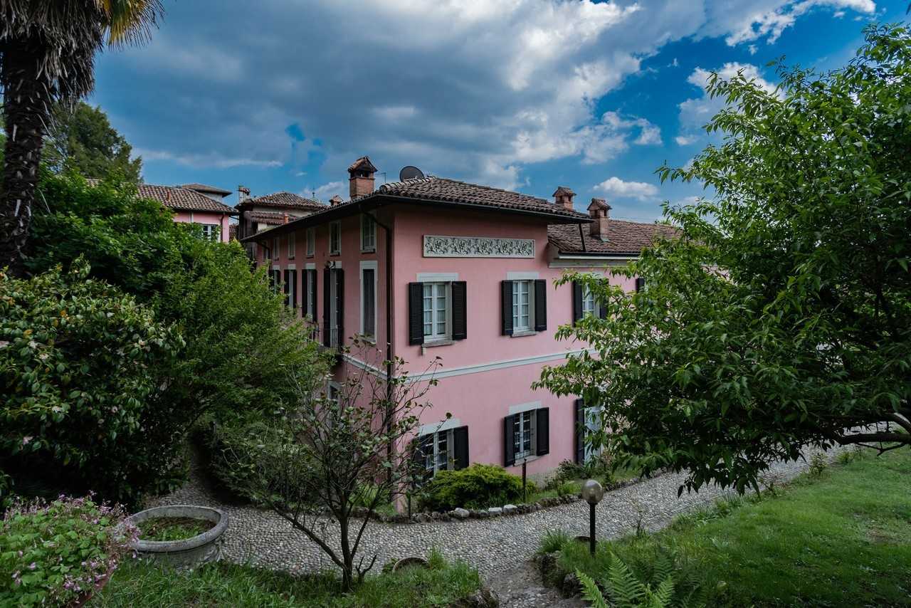 房子 在 Albese con Cassano, Lombardy 11055715