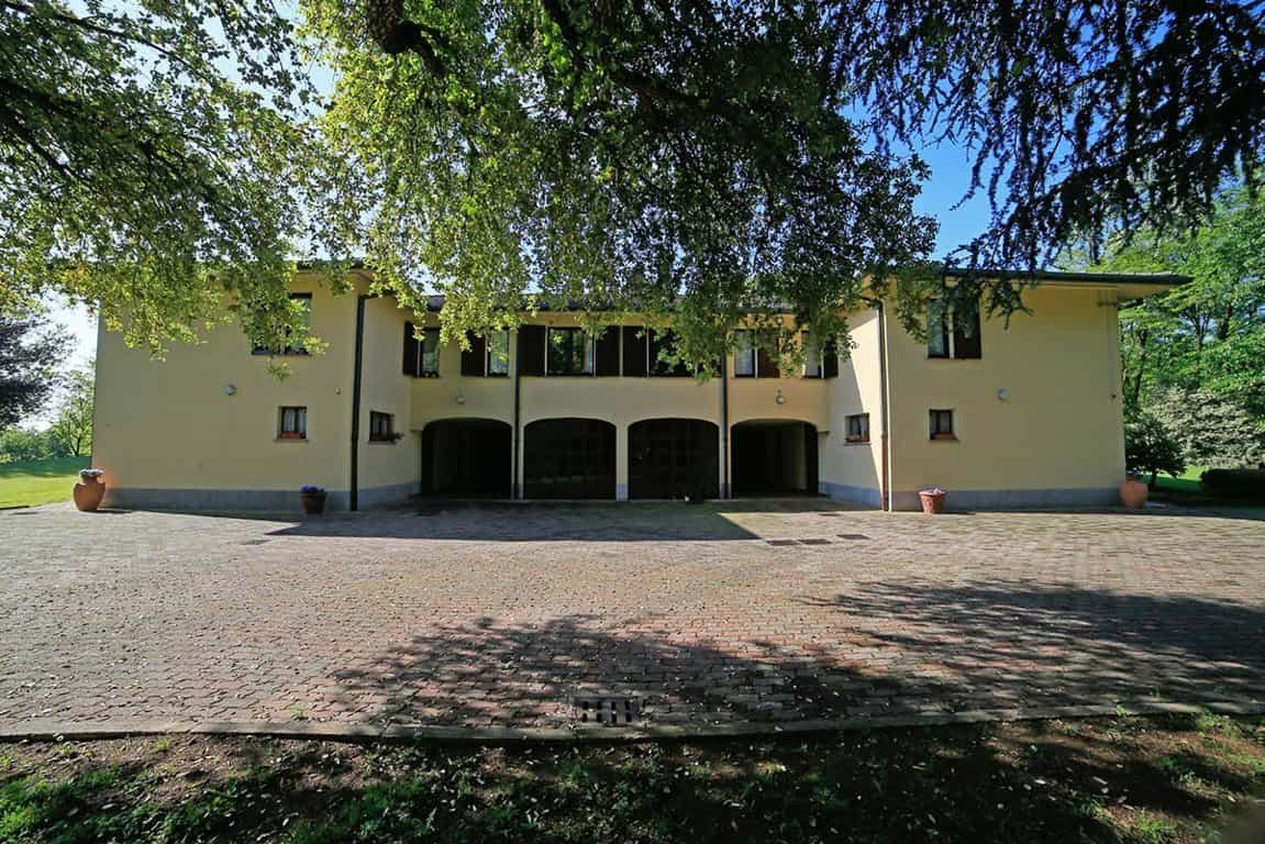 Dom w Casatenovo, Lombardy 11055726