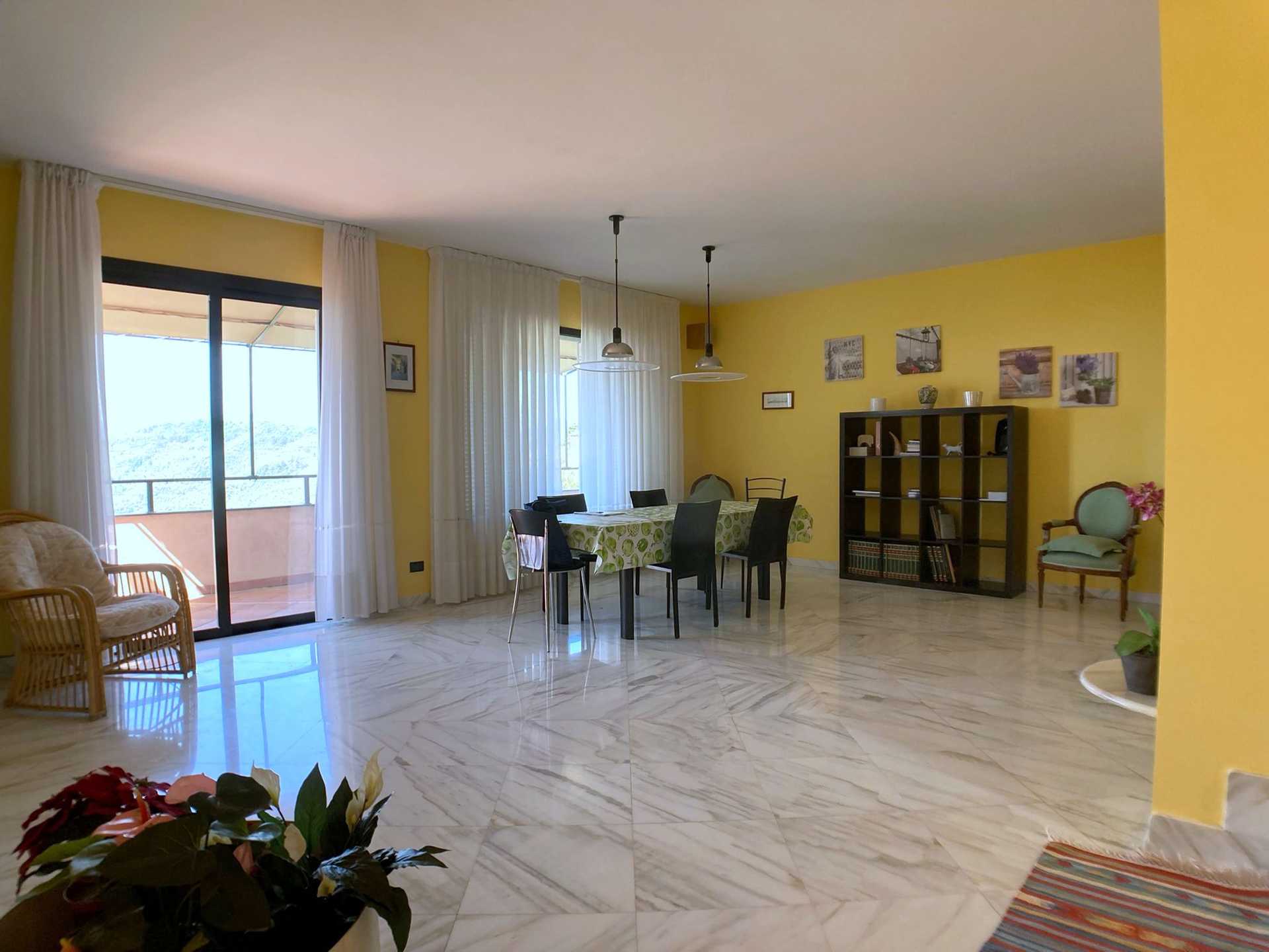 Rumah di Perinaldo, Liguria 11055822