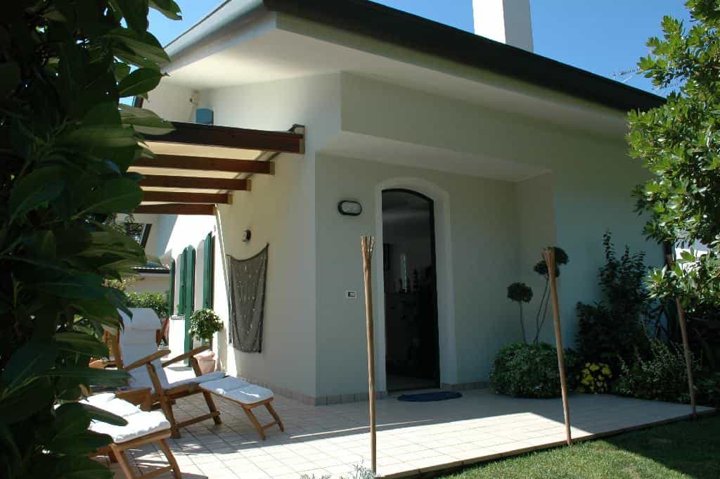 Huis in Lignano Sabbiadoro, Friuli-Venezia Giulia 11055839