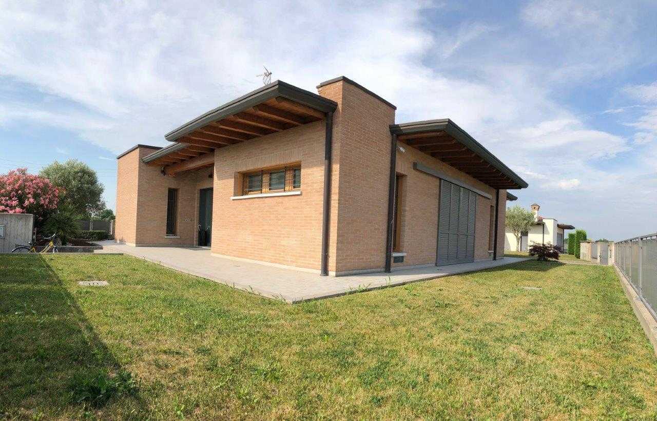 House in Latisana, Friuli-Venezia Giulia 11055840