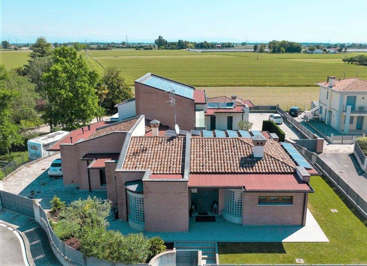 房子 在 Latisana, Friuli-Venezia Giulia 11055841