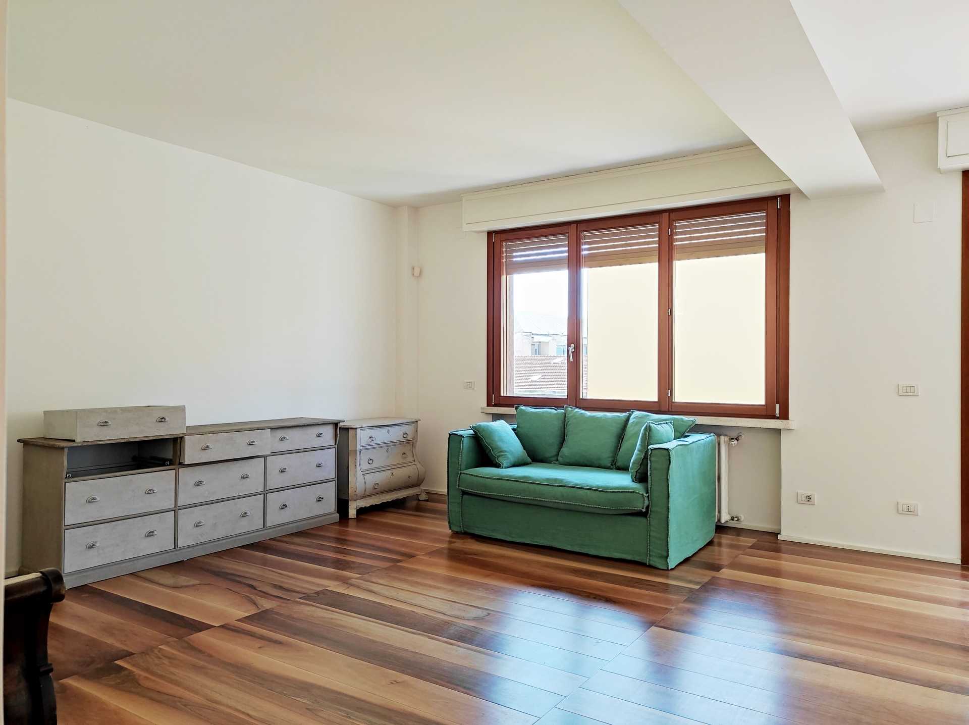 公寓 在 Parma, Emilia-Romagna 11055855