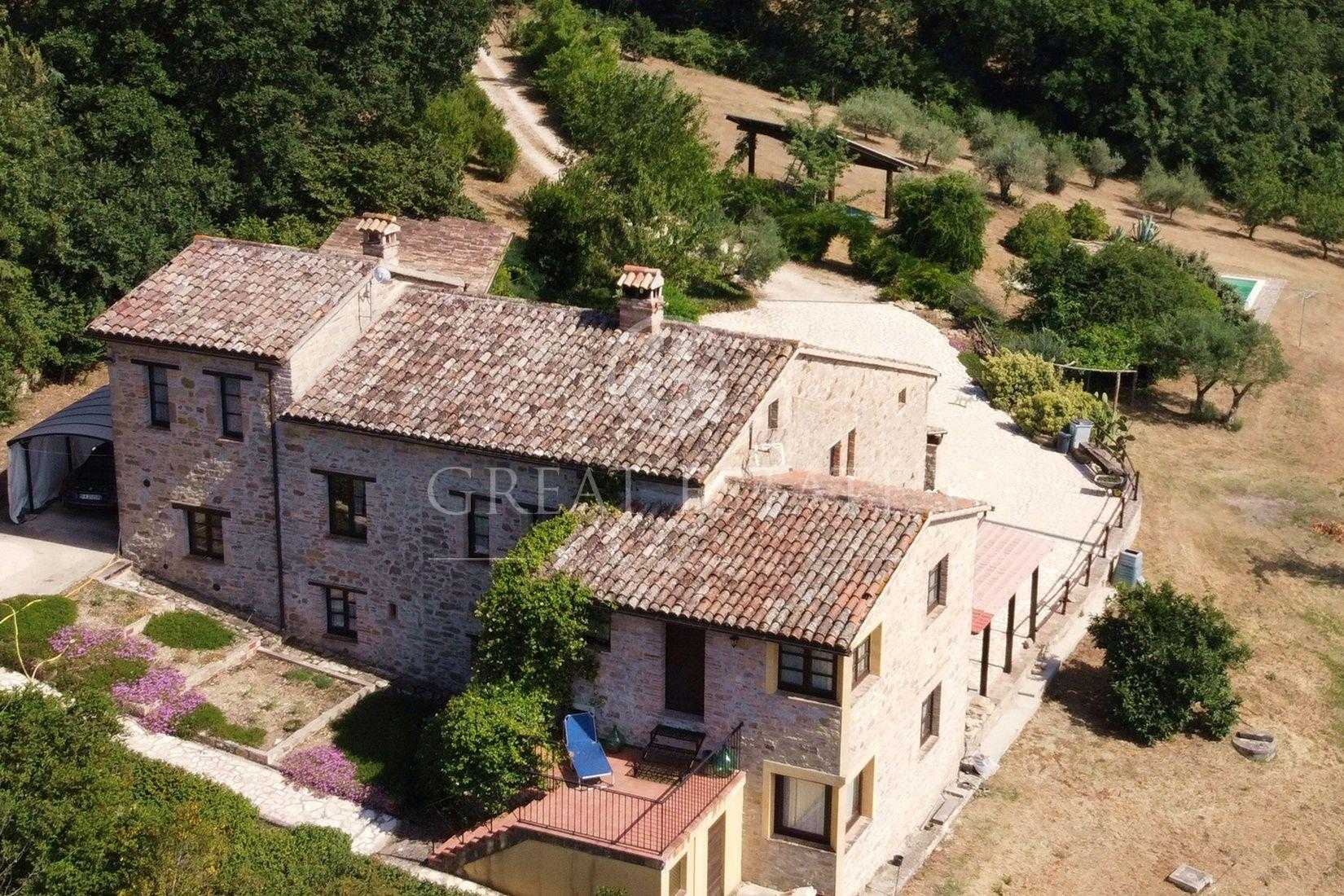 Rumah di Todi, Umbria 11055872