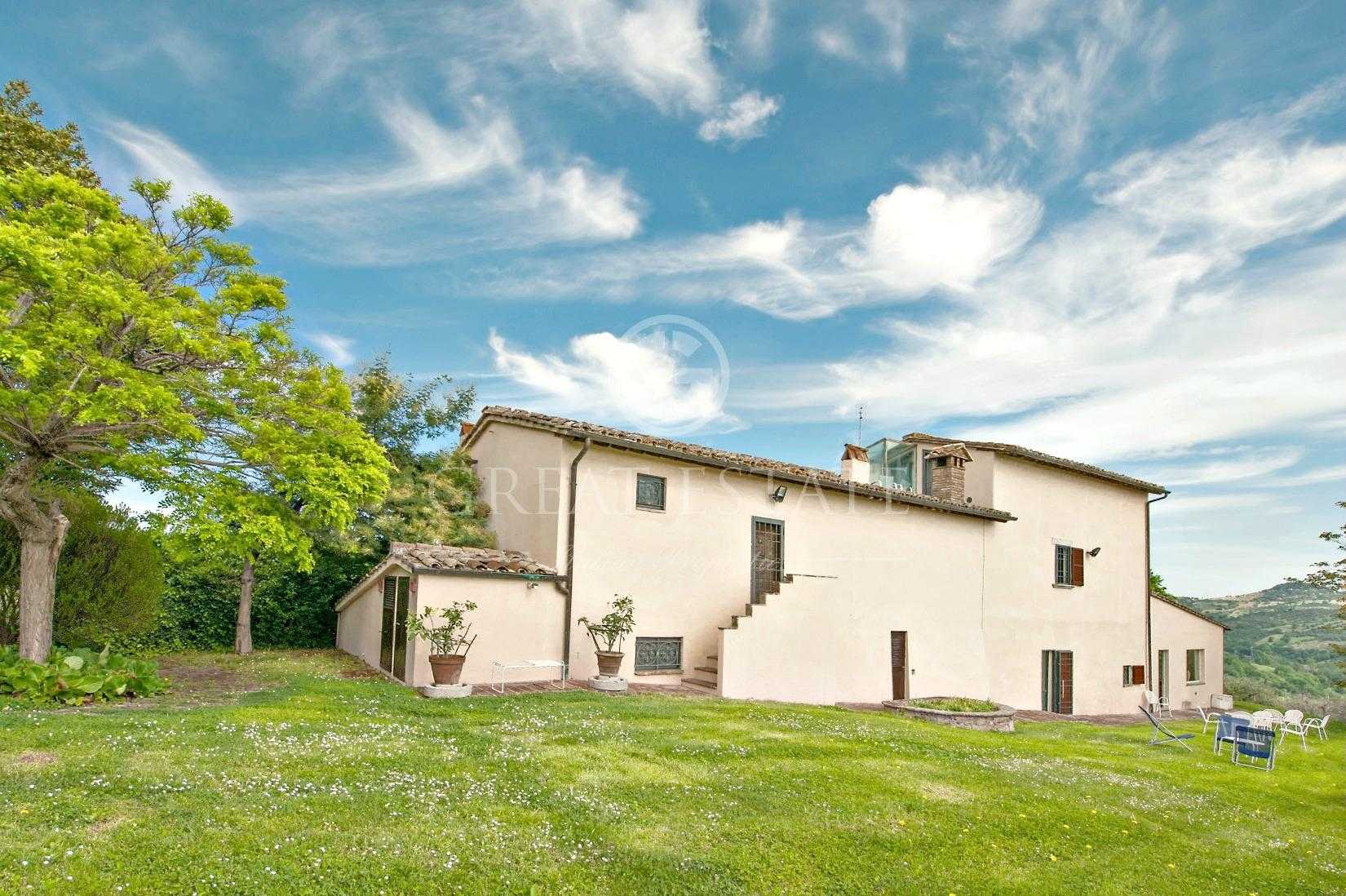 Dom w Perugia, Umbrii 11055896