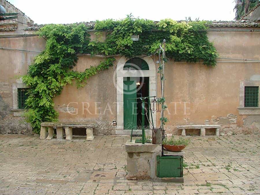 House in Ragusa, Sicily 11055901