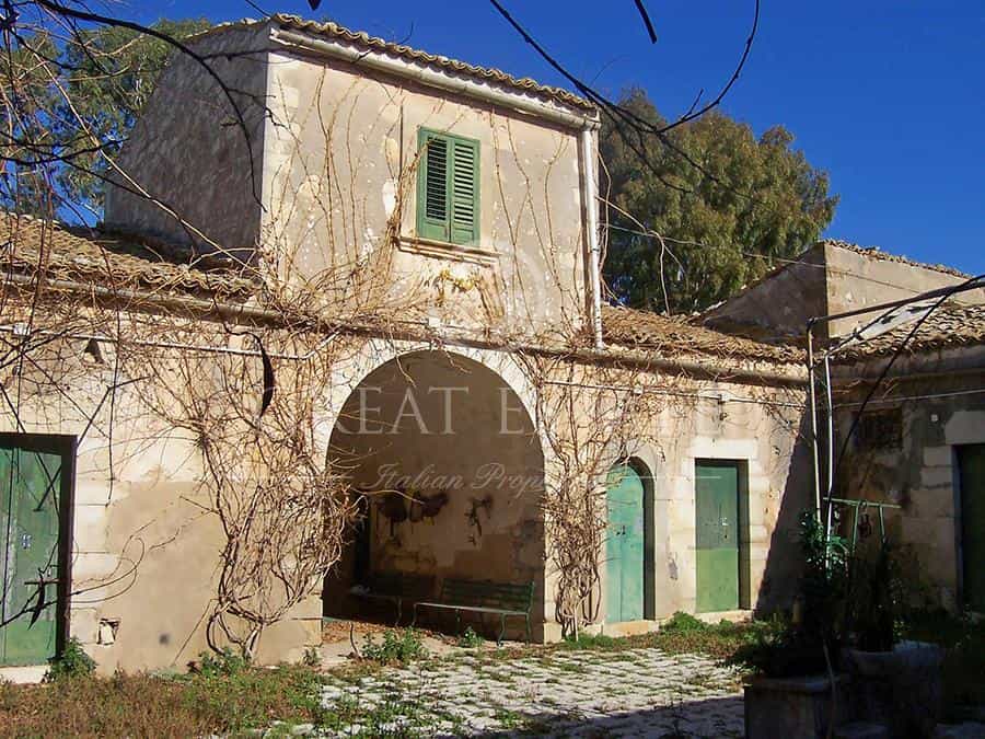 House in Ragusa, Sicily 11055901